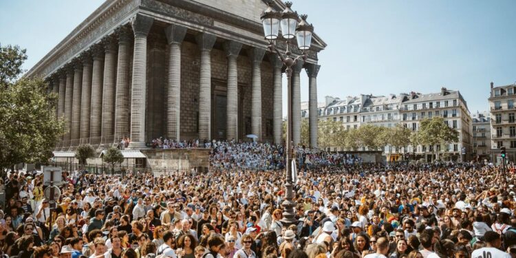 Lavagem de Madaline exalta cultura afro-brasileira em Paris