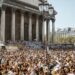 Lavagem de Madaline exalta cultura afro-brasileira em Paris
