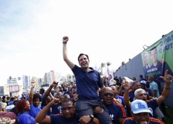 Fim da escala 6×1 avança no Senado e texto segue para votação no ot