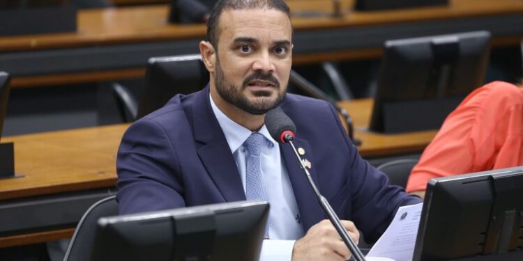 Capitão Alden protocola representação contra coronel da PM após críticas sobre pichações em Juazeiro