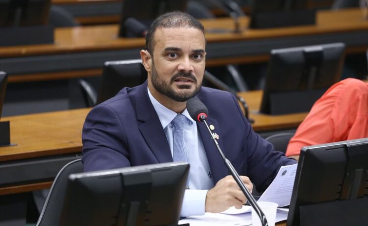 Capitão Alden protocola representação contra coronel da PM após críticas sobre pichações em Juazeiro