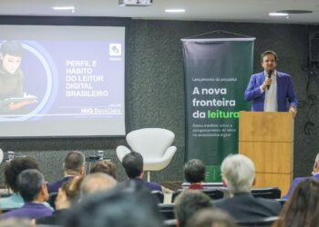 Celular impulsiona leitura digital no Brasil, indica pesquisa