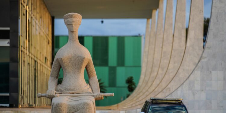 Presidente do STF assume relatoria do processo sobre Moraes e Vorcaro
