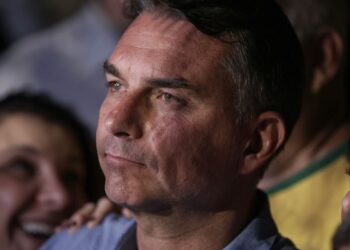 Flávio na sabatina não explica propostas e faz acusações sem provas
