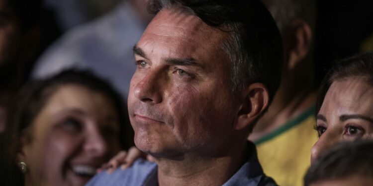 Flávio na sabatina não explica propostas e faz acusações sem provas