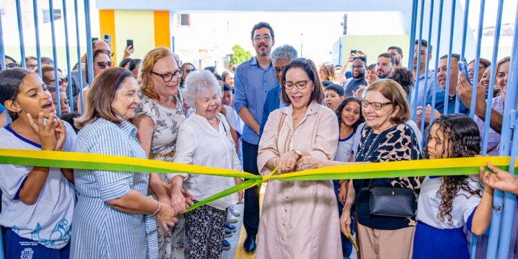 Emília Corrêa inaugura escola municipal com investimento de R$ 7,2 milhões em Aracaju