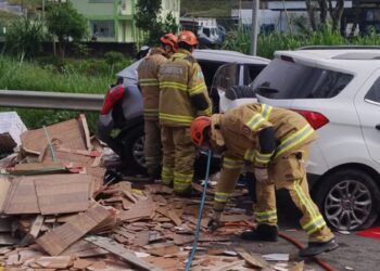 Acidente em Barra do Piraí deixa cinco mortos e nove feridos