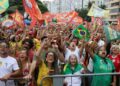 Lula reúne milhares em atoem apoio à democracia no Rio e Brasília