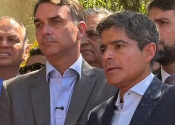 ACM Neto mira mudança no Brasil e se aproxima de Flávio Bolsonaro após nova derrota para o PT na Bahia