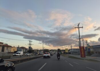 Feriadão de 12 de outubro: Linha Verde registra longo congestionamento sentido pedágio na noite desta sexta