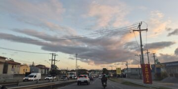 Feriadão de 12 de outubro: Linha Verde registra longo congestionamento sentido pedágio na noite desta sexta