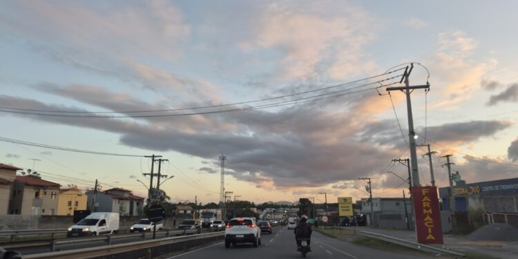 Feriadão de 12 de outubro: Linha Verde registra longo congestionamento sentido pedágio na noite desta sexta