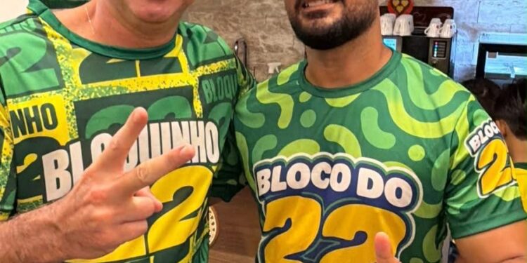 Capitão Alden acompanha Flávio Bolsonaro em ato em Salvador