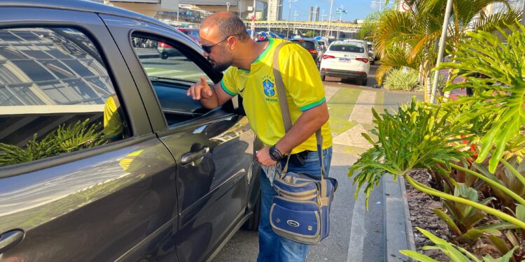 Capitão Alden segue nas ruas pedindo votos para Flávio Bolsonaro