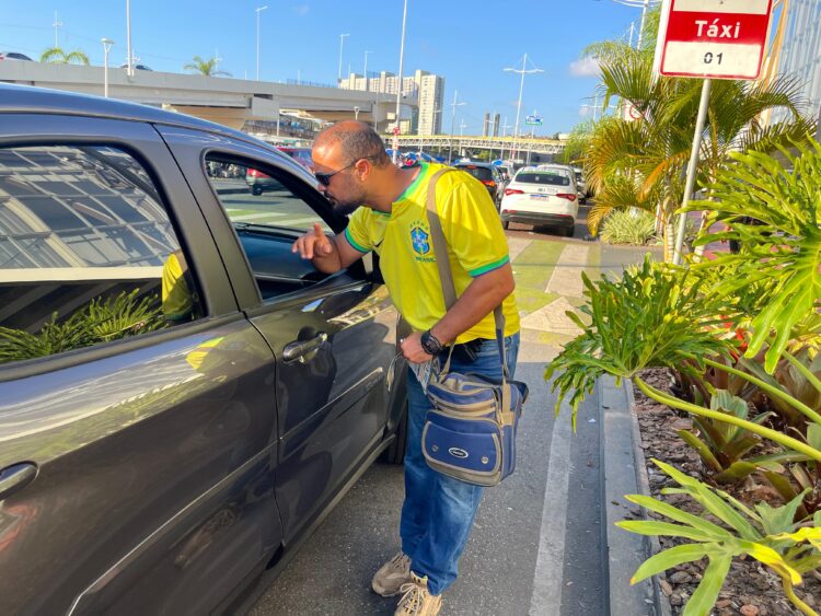 Capitão Alden segue nas ruas pedindo votos para Flávio Bolsonaro