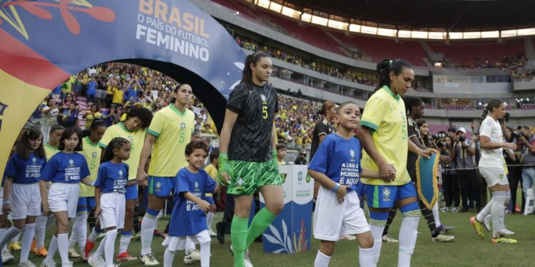 Flávio Bolsonaro e Lula apresentam propostas para revitalizar o esporte no Brasil