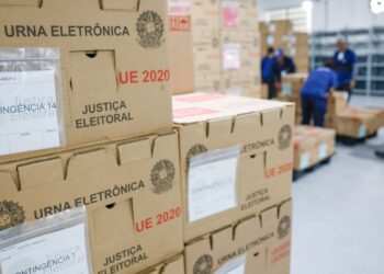 Tribunais distribuem urnas e preparam sessões para eleição
