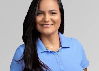 Débora Régis falta a ato com Flávio Bolsonaro em Salvador e levanta questionamentos sobre seu verdadeiro lado político