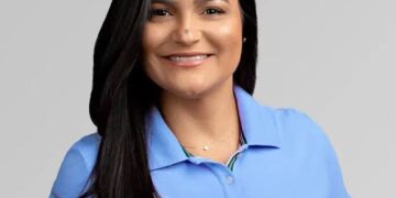 Débora Régis falta a ato com Flávio Bolsonaro em Salvador e levanta questionamentos sobre seu verdadeiro lado político