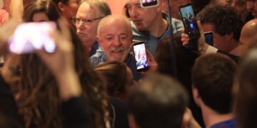 Lula agradece votos e acusa intromissão externa