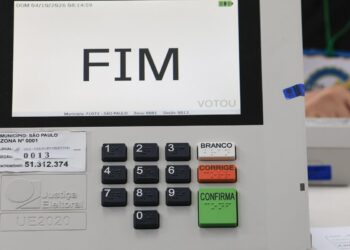 TSE registra 421 urnas substituídas nas primeiras 2 horas de votação
