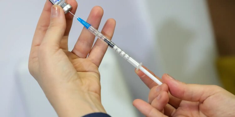 Vírus respiratórios seguem em alta no país, alerta Fiocruz