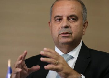 Coordenador de campanha surge surpreso com fuga de Flávio