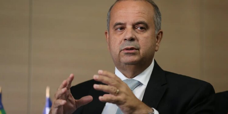 Coordenador de campanha surge surpreso com fuga de Flávio