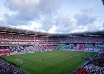 Santa Cruz empata com Maringá e volta à Série B após 10 anos